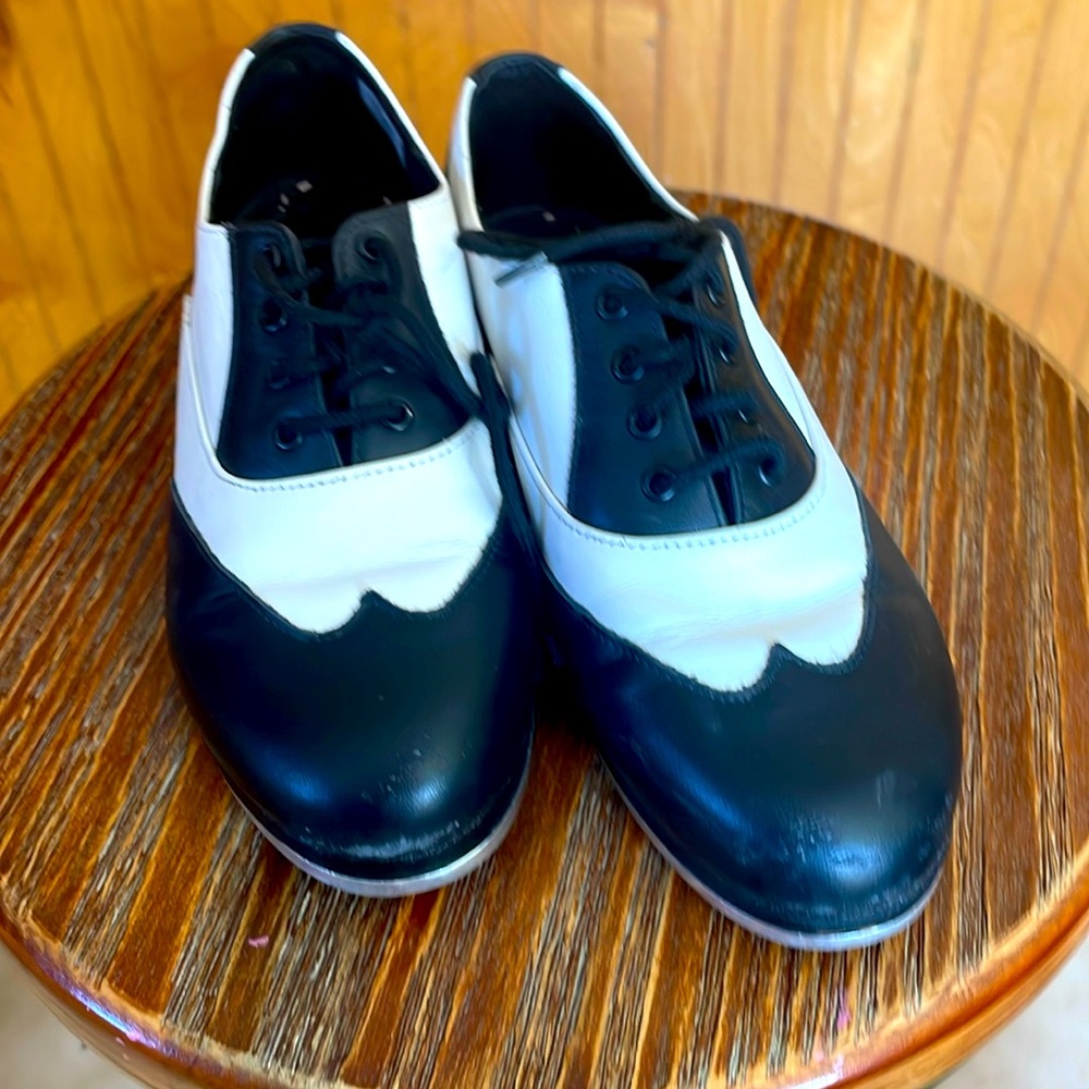 Beautiful saddle shoe tap shoes size 5? 9 inches long